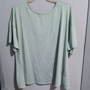 Relaxed Scoop Neck Short Sleeve Top in Mint Green